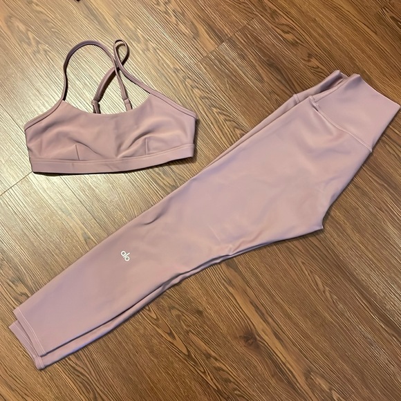 ALO Yoga Pants - Alo ⅞ High-Waist Airlift Leggings and Airlift Intrigue Bra - Matching Set